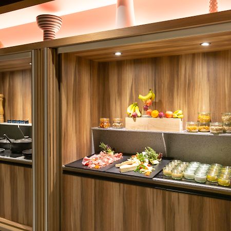 Novotel Strasbourg Centre Halles Esterno foto